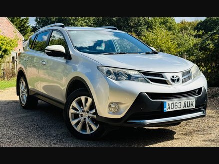 Toyota Rav4 2.2 D-4D Invincible SUV 5dr Diesel Manual 4WD Euro 5 (150 ps)
