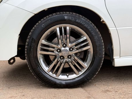 Nissan Elgrand AUTECH 29