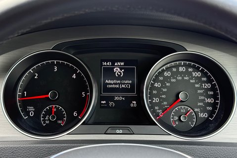 Volkswagen Golf SE TDI BMT -£20 ROAD TAX -1 OWNER -11 SERVICES -SATNAV -ADAPTIVE CRUISE 33