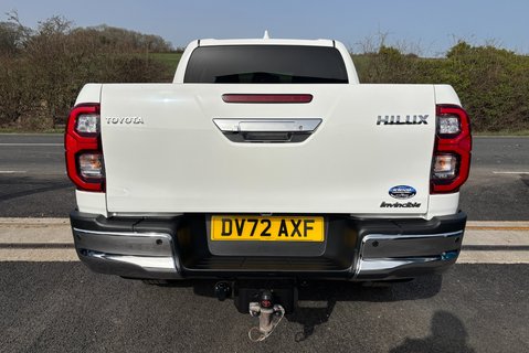Toyota Hilux Invincible 4WD D-4D Double Cab Pickup 10