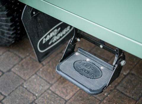 Land Rover Defender 110 Heritage 31