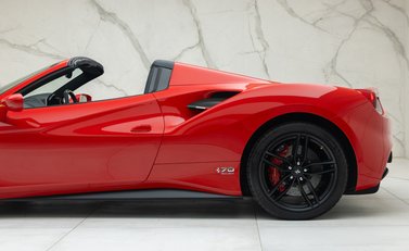 Ferrari 488 SPIDER 57