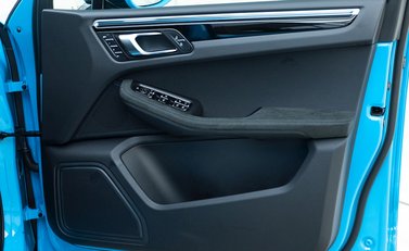 Porsche Macan GTS 22