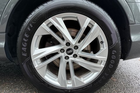 Audi Q7 TDI QUATTRO S LINE MHEV - ONE LADY OWNER  70