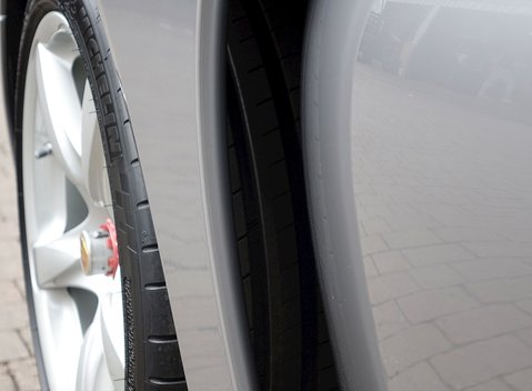 Porsche Carrera GT 13