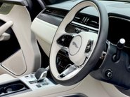 Jaguar F-Pace R-DYNAMIC HSE BLACK 90TH ANNIVERSARY EDITION 40