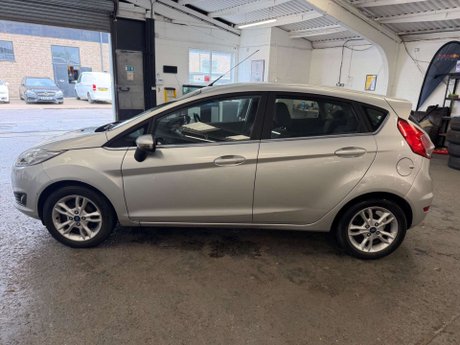 Ford Fiesta 1.0T EcoBoost Zetec Euro 6 (s/s) 5dr 5
