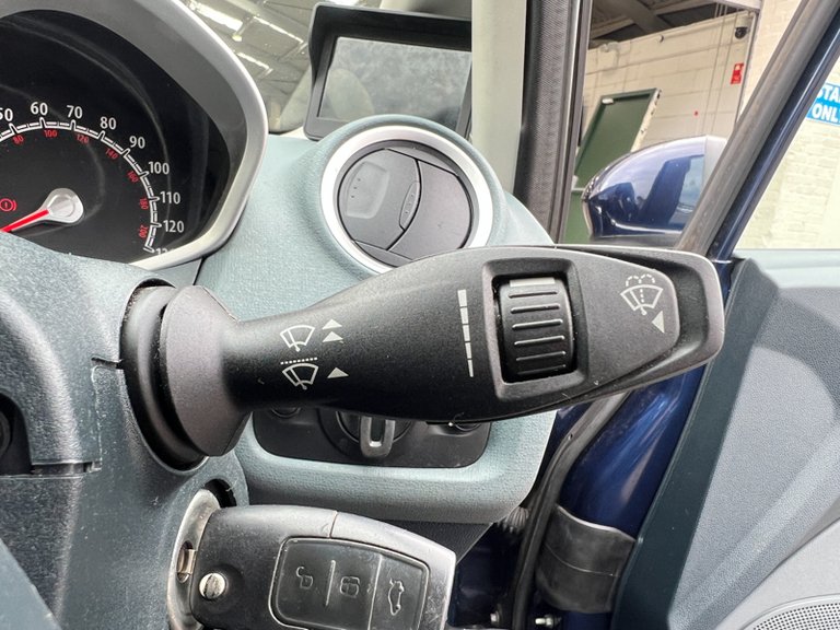 FORD FIESTA 1.4 ZETEC HATCHBACK 5DR PETROL AUTOMATIC 41,458 MILES TAG NBSP 642 5,994...