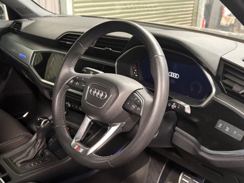 Audi Q3 1.5 TFSI CoD 35 S line S Tronic Euro 6 (s/s) 5dr 7