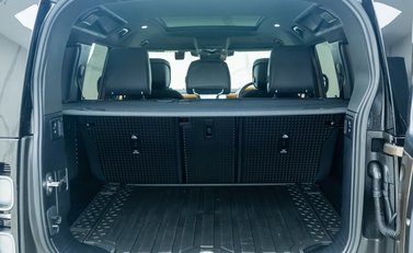 Land Rover Defender 110 X P400 36