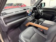 Land Rover Defender 3.0 P400 MHEV X SUV 5dr Petrol Auto 4WD Euro 6 (s/s) (400 ps) 44
