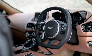 Aston Martin V8 Vantage 11