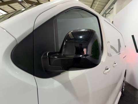 Vauxhall Vivaro 1.5 Vivaro F2700 Sportive S/S 33