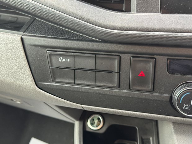 Volkswagen Transporter SWB L1H1 [SOLD MT] Low Roof Startline T28 Air Con Sensors EURO 6 32