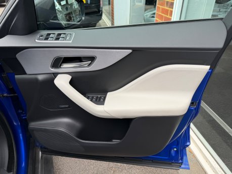 Jaguar F-Pace 2.0 P300 R-Sport SUV 5dr Petrol Auto AWD Euro 6 (s/s) (300 ps) 30