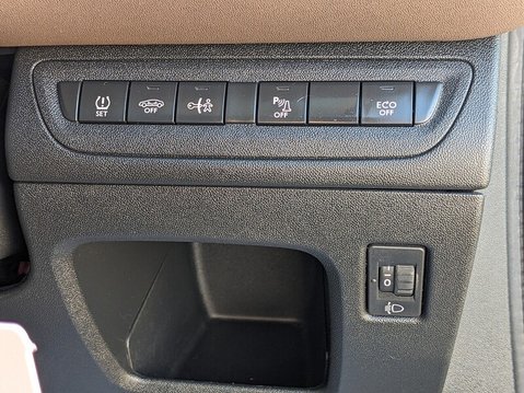 Peugeot 2008 E-HDI FELINE 26