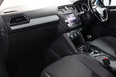 Volkswagen Tiguan SE NAV TDI BMT 4MOTION 33