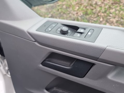 Volkswagen Transporter T28 TDI P/V HIGHLINE 33