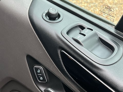 Ford Transit Custom 300 LIMITED P/V ECOBLUE 32