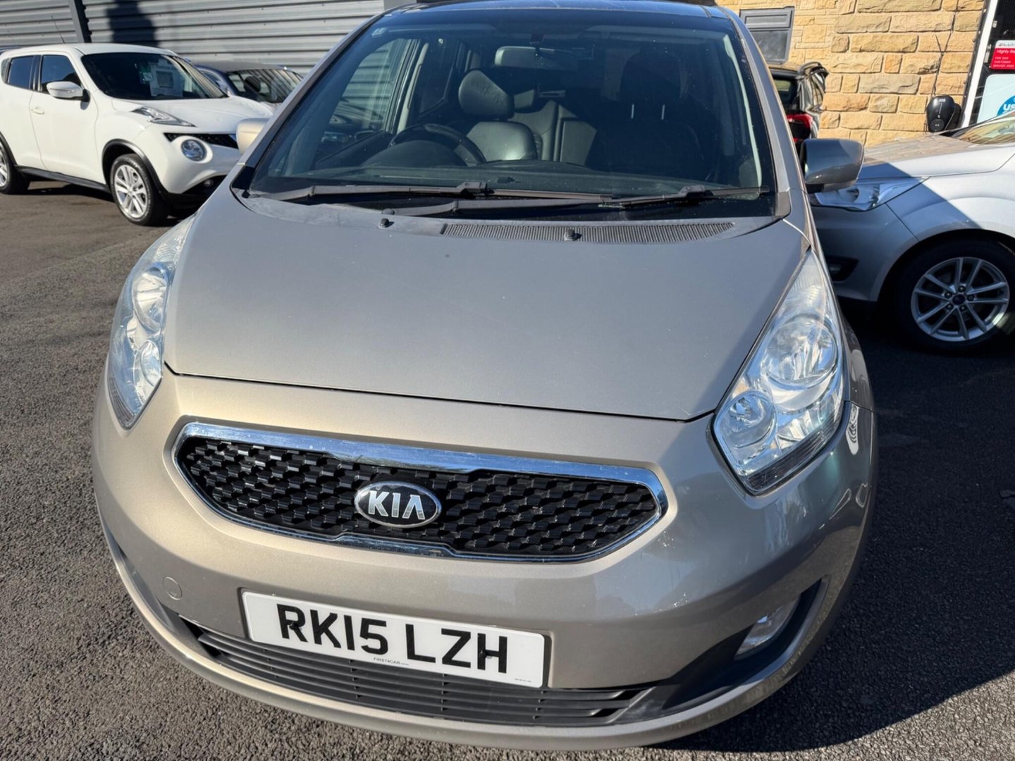 2015 Kia Venga — image 2