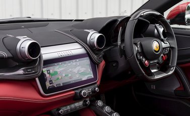 Ferrari GTC4 Lusso T 17