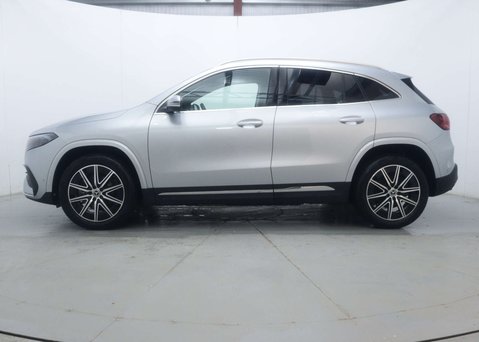 Mercedes-Benz EQA 250+ AMG LINE EXECUTIVE 9