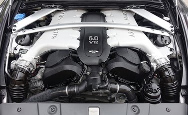 Aston Martin V12 Vantage S Roadster 21