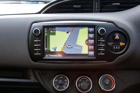 Toyota Yaris VVT-I ICON TECH 27