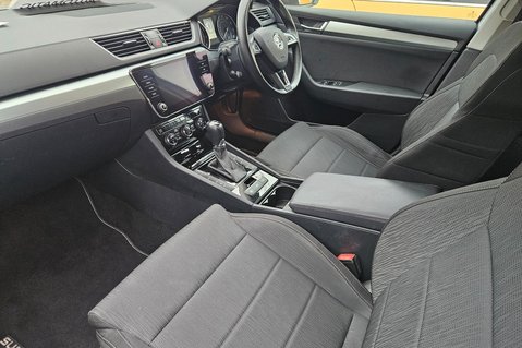 Skoda Superb SE TSI AUTOMATIC. 1 PREVIOUS KEEPER.. APPLE PLAY.. 5 MAIN DEALER SERVICE 18