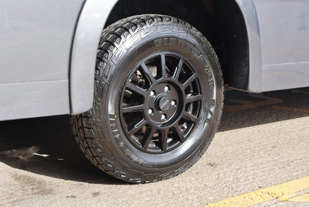 Renault Master 3.5 ton Coach Built Freddie Gover Horsebox with uprated suspension alloys  17