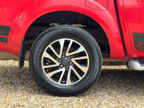 Nissan Navara 2.3 Navara Tekna dCi 4WD 5dr 18