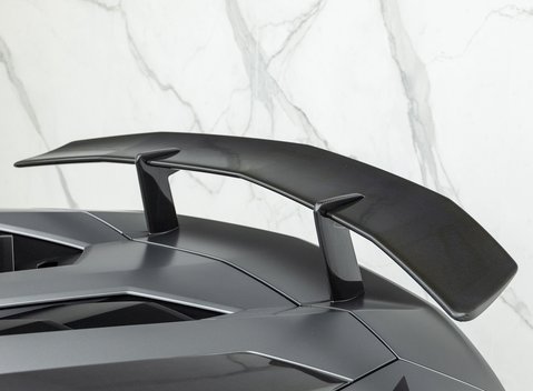 Lamborghini Aventador SV LP 750-4 Roadster 33