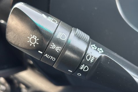 Toyota Hilux Invincible 4WD D-4D Double Cab Pickup 28