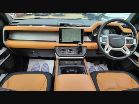 Land Rover Defender X-DYNAMIC HSE MHEV 12