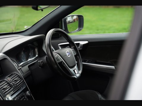 Volvo XC60 2.0 D4 R-Design Nav Auto Euro 6 (s/s) 5dr 28