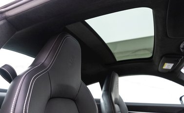 Porsche 911 Turbo (992) 12