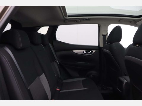 Nissan Qashqai 1.2 Qashqai N-Connecta DiG-T 5dr 19