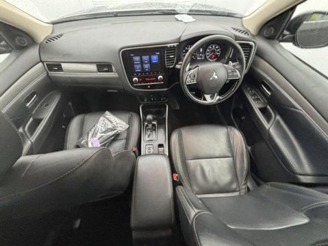 Mitsubishi Outlander EXCEED 3