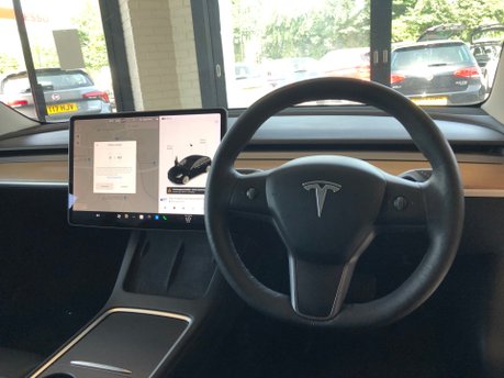 Tesla Model 3 LONG RANGE AWD 45,000m black vegan leather, 19 inch alloys 8