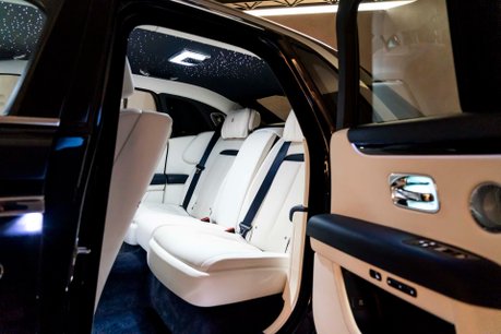 Rolls-Royce Ghost V12. STARLIGHT. H, C & M SEATS. REAR ENTERTAINMENT. HUD. A/CRUISE CONTROL 37