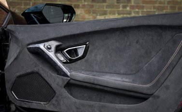 Lamborghini Huracan LP640-4 Performante 18