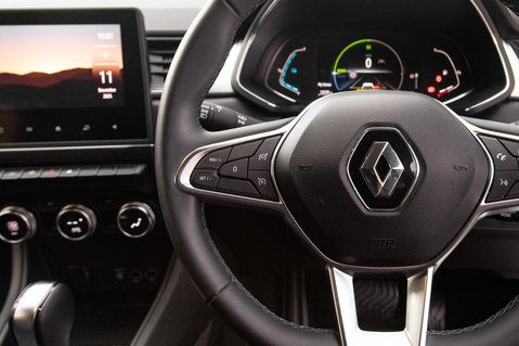 Renault Captur TECHNO E-TECH 19