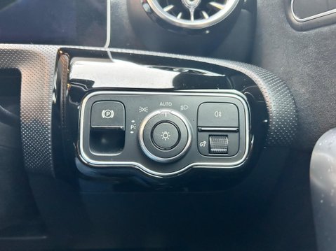Mercedes-Benz A Class A 200 AMG LINE PREMIUM 34
