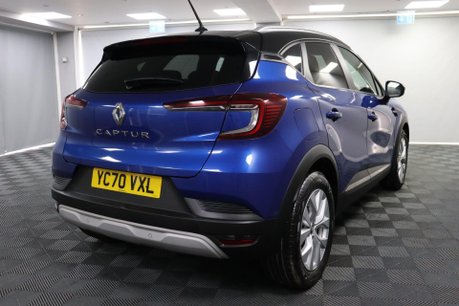 Renault Captur ICONIC TCE 11