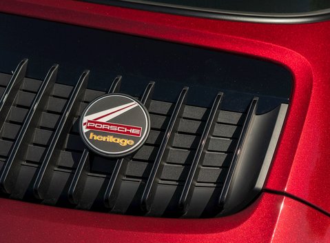 Porsche 911 (992) Targa 4S Heritage Design Edition 33