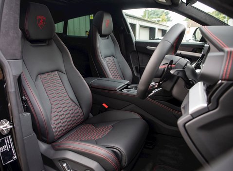 Lamborghini Urus 12