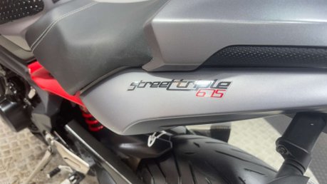 Triumph Street Triple R 2014 ONLY 15K NEW MOT ARROW EXHAUST VERY CLEAN NAKED 25