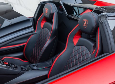 Lamborghini Aventador S LP 740-4 ROADSTER 21