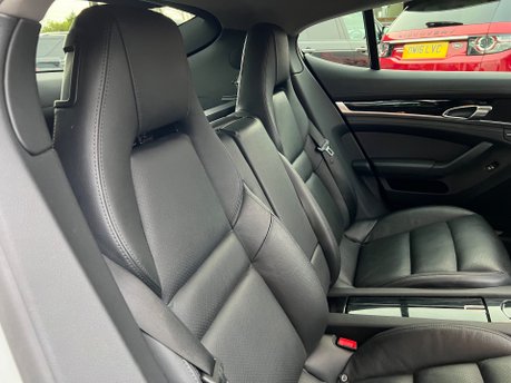 Porsche Panamera 3.0D V6 Hatchback 5dr Diesel TiptronicS Euro 5 (s/s) (300 ps) 29
