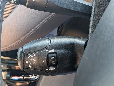 Peugeot 2008 E-HDI FELINE 29